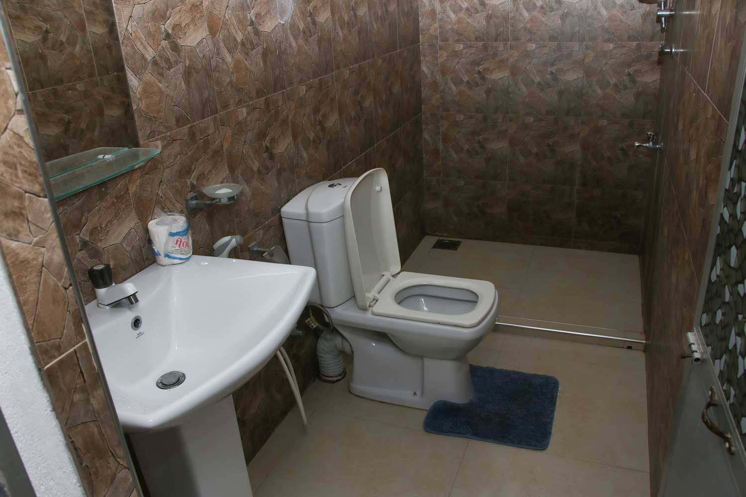 Standard Triple Family Rom - Bathroom 1